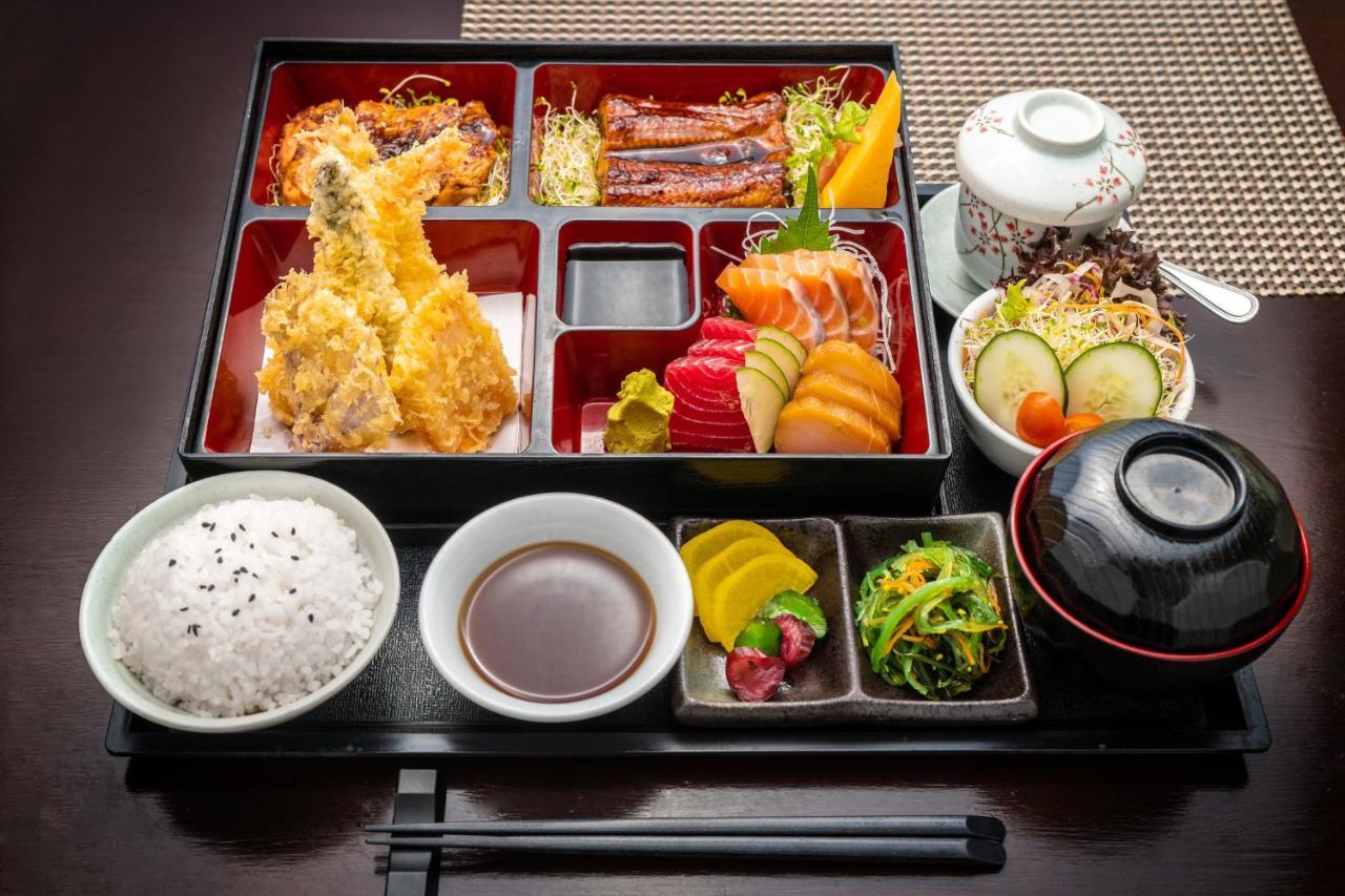 Glenmarie Hotel And Golf Resort Shah Alam Eksteriør billede A Japanese bento