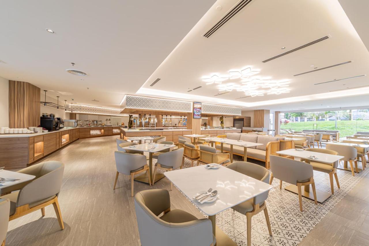 Glenmarie Hotel And Golf Resort Shah Alam Eksteriør billede The interior of the lounge
