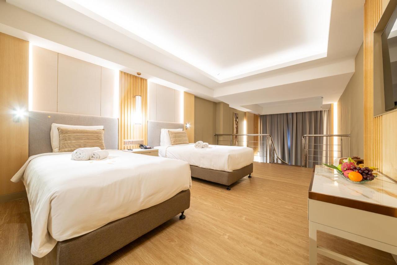 Glenmarie Hotel And Golf Resort Shah Alam Eksteriør billede Deluxe Room