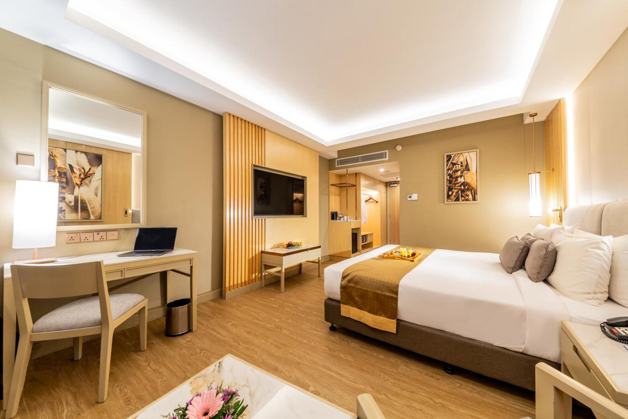 Glenmarie Hotel And Golf Resort Shah Alam Eksteriør billede Deluxe Room