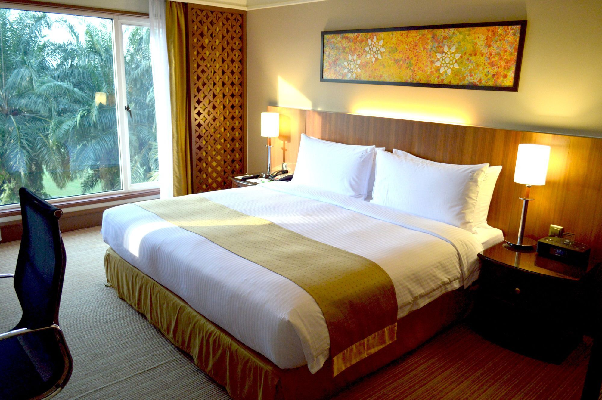 Glenmarie Hotel And Golf Resort Shah Alam Eksteriør billede A bedroom at the Taj Bengal